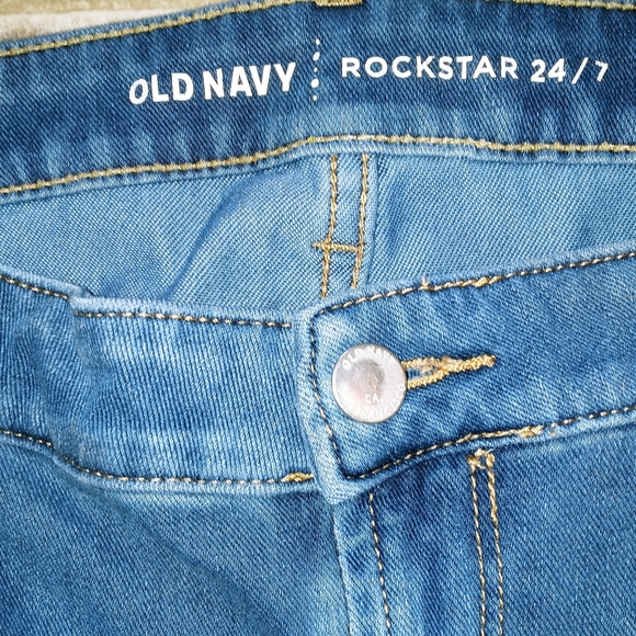 Old Navy Rockstar Skinny Jeans - Picture 3 of 6